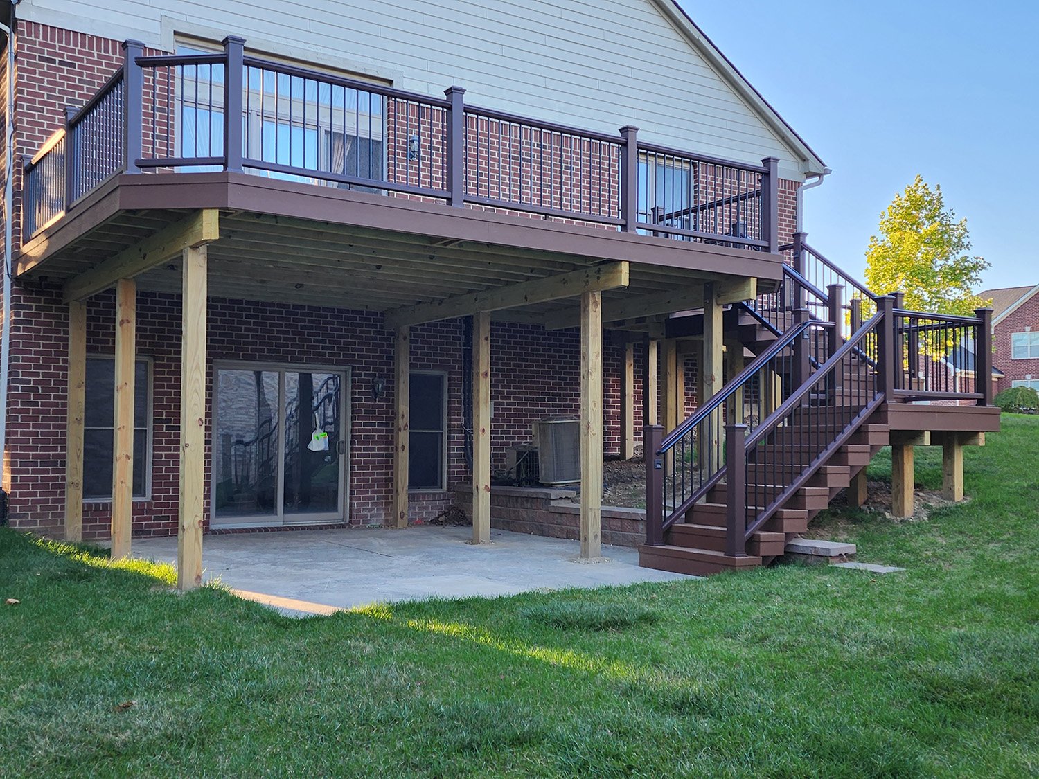 Trex Enhance Basics Saddle Decking With Trex Transcend Vintage Lantern Rail Novi MI 
