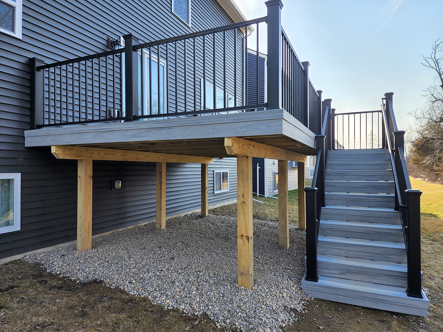 Trex Enhance Naturals Rocky Harbor Decking With Trex Black Signature Aluminum Rail Ypsilanti Mi