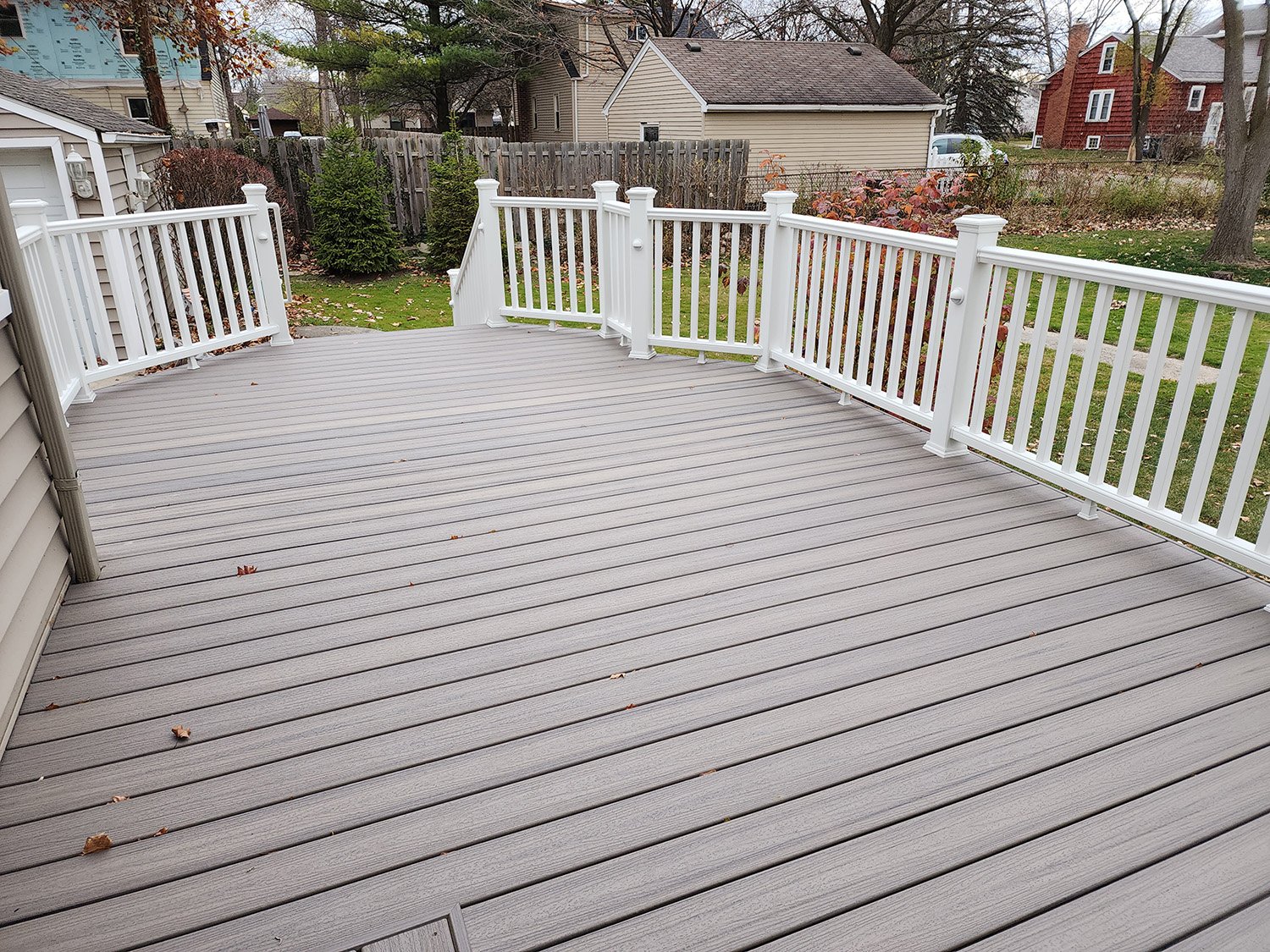 Trex Enhance Naturals Rocky Harbor Decking With Trex Select White Rail