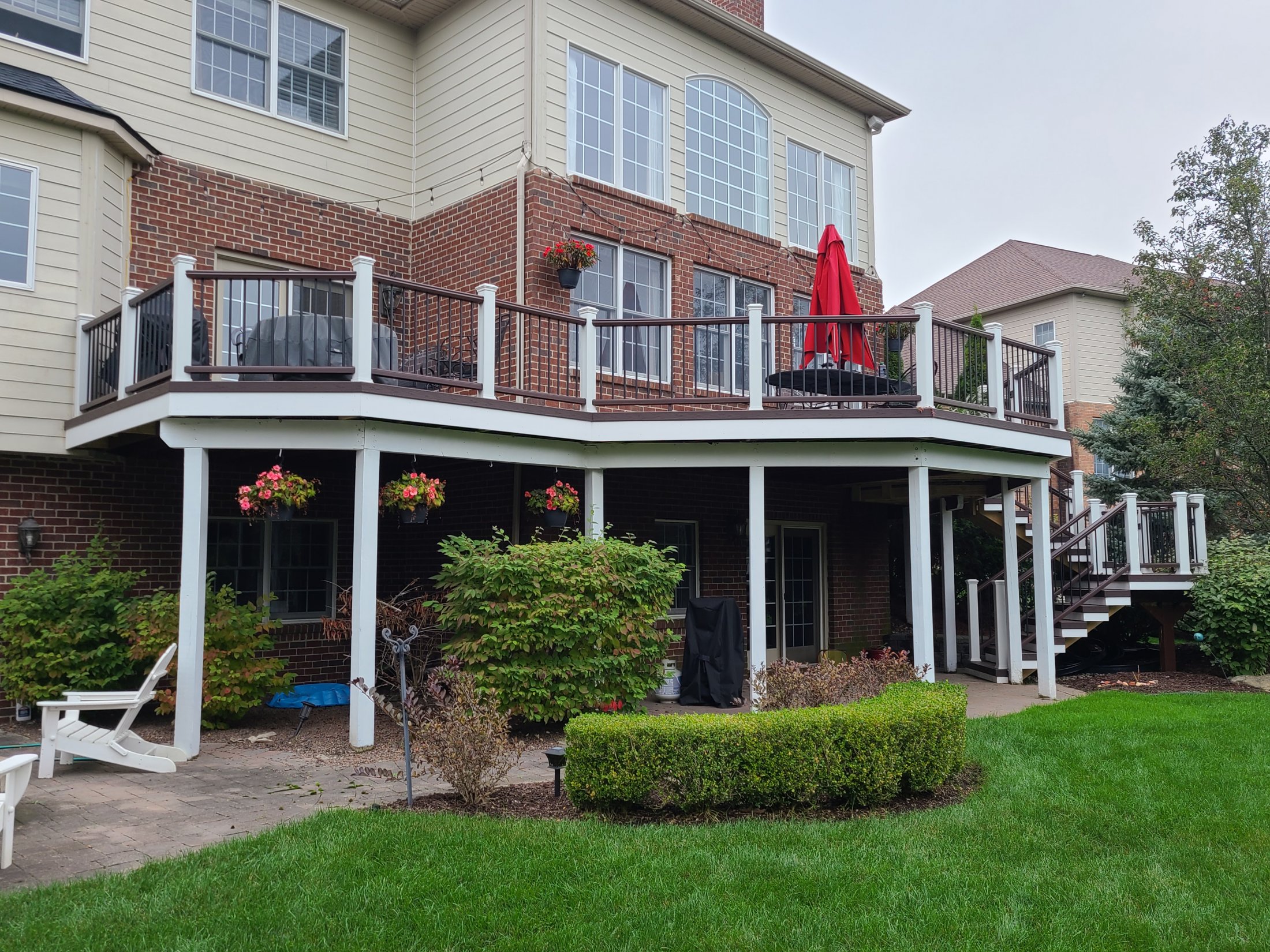 Trex Transcend Spiced Rum Decking With Transcend Vintage Lantern Rail Northville MI
